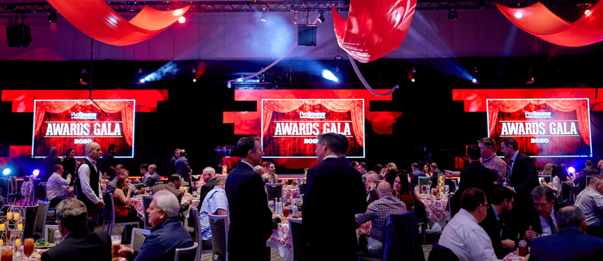 gala event photo of 3 large screens, lighting and projectors