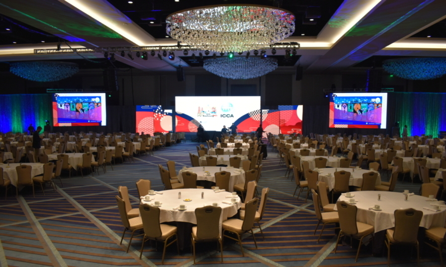 banquet audio visual space with projectors and screens