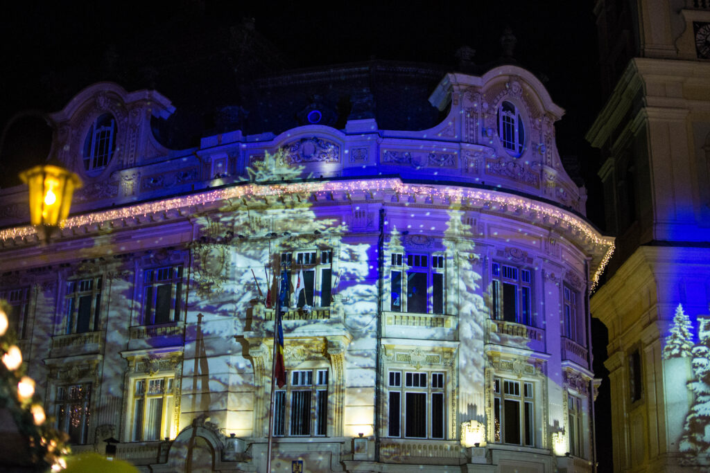 Light,Projections,On,The,Building,For,Christmas,Market/concert,Decor