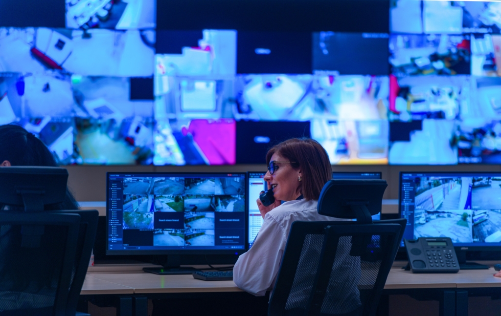 Female Operator EOC (002)