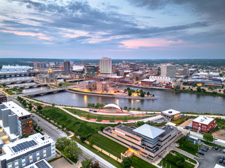 Cedar Rapids, Iowa, USA Overlooking the Cedar River