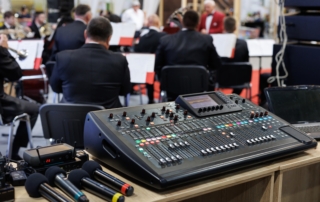 Professional Concert Mixing Console and Microphone